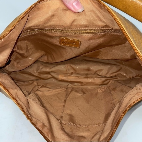 Auricle Orange Leather Shoulder Bag | Tapered Design - Picture 7 of 15